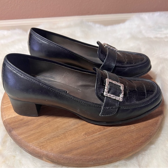 Brighton Women's Classic Black Leather Loafers with Block Heel Size 7.5 - Picture 3 of 12
